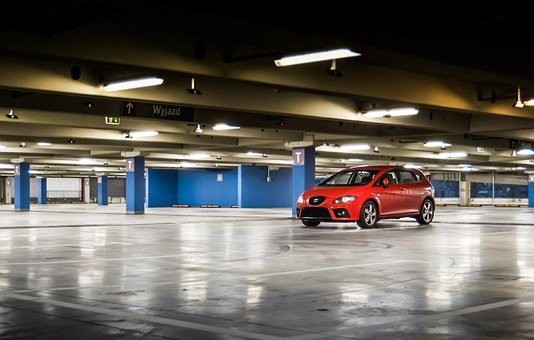 voiture dans un parking