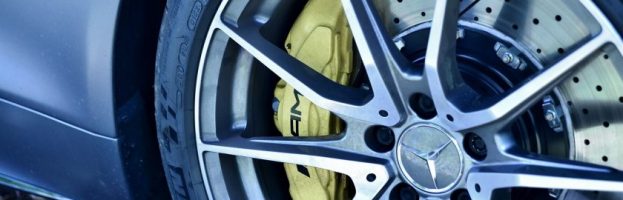 5 signes qui indiquent que vous devez remplacer les pneus de votre voiture