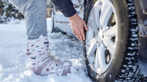 comment mettre des chaussettes à neige